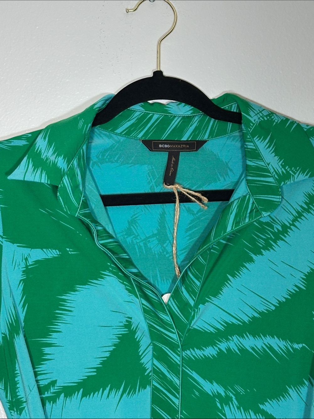 BCBGMaxAzria Green and Teal Printed Short-Sleeve Button-Down Shirt